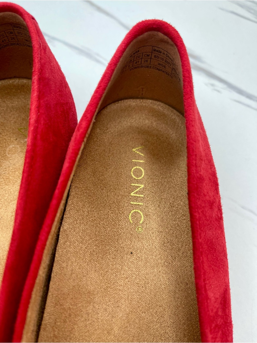 Vionic Klara Red Suede Square Toe Ballet Flats Bow Gold Hardware 10 Wide - Picture 8 of 10